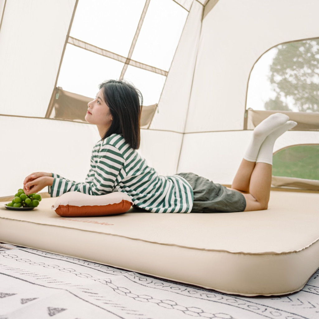 Матрац надувний Naturehike Самонадувний 11 см подвійний із вбудованою помпою CNH23DZ10002 бежевий (6976023929878) - зображення 5