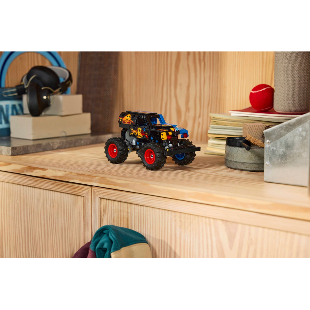 Конструктор LEGO Technic Monster Jam Grave Digger Вогонь і лід (42219) - зображення 11