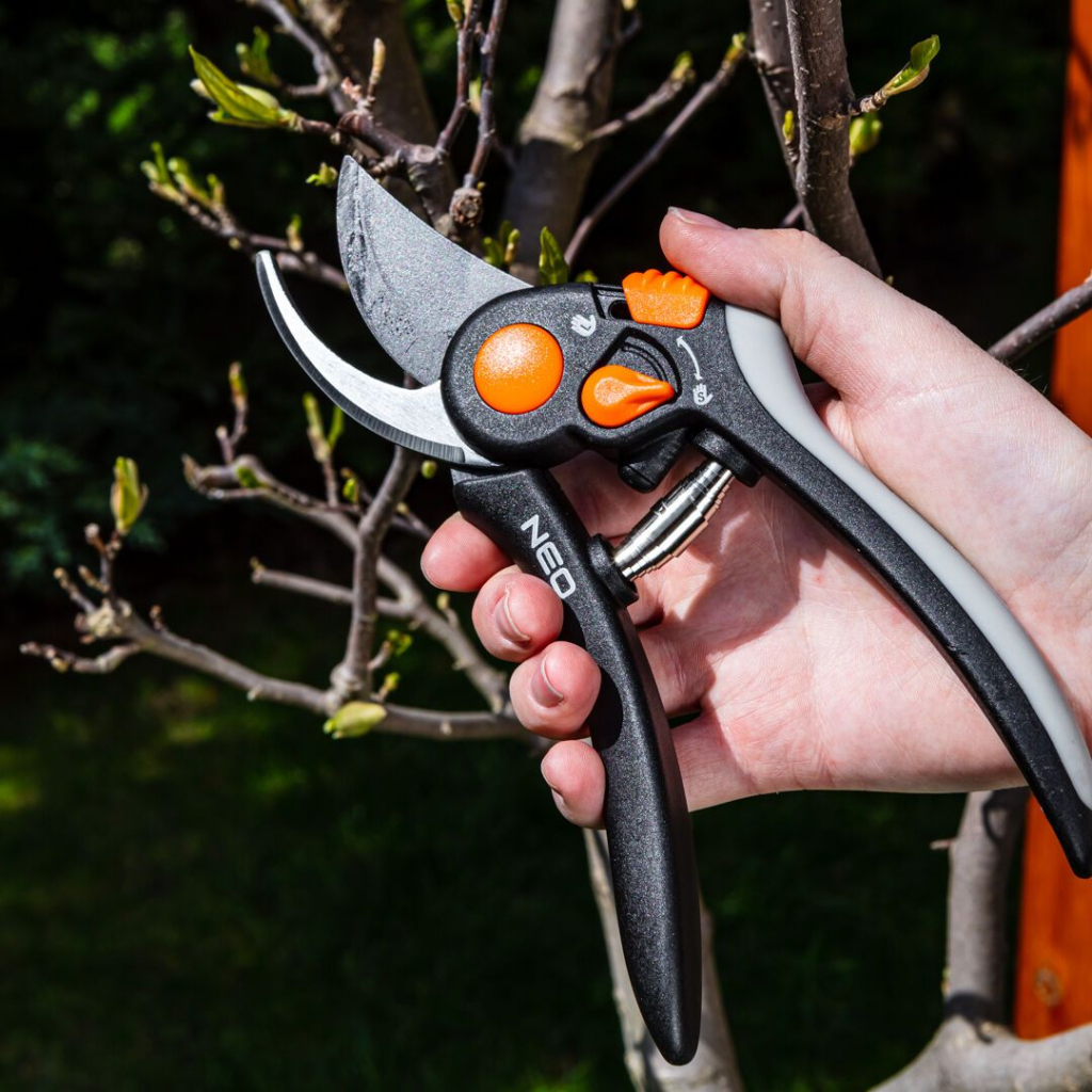 Секатор Neo Tools площинний, d різу 18мм, 200мм, 248г (15-202) - изображение 8