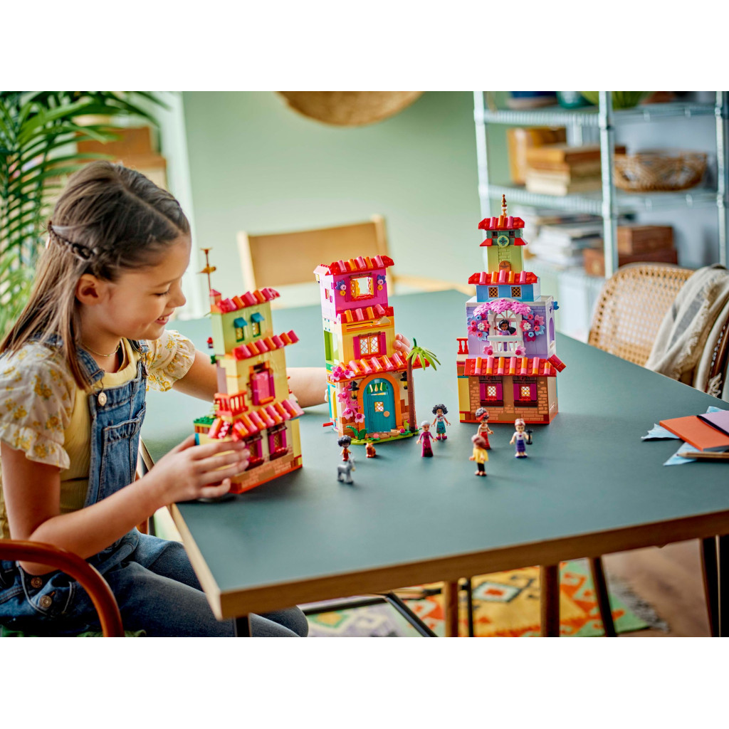 Конструктор LEGO Disney Чарівний будинок Мадригал (43245-) - зображення 11
