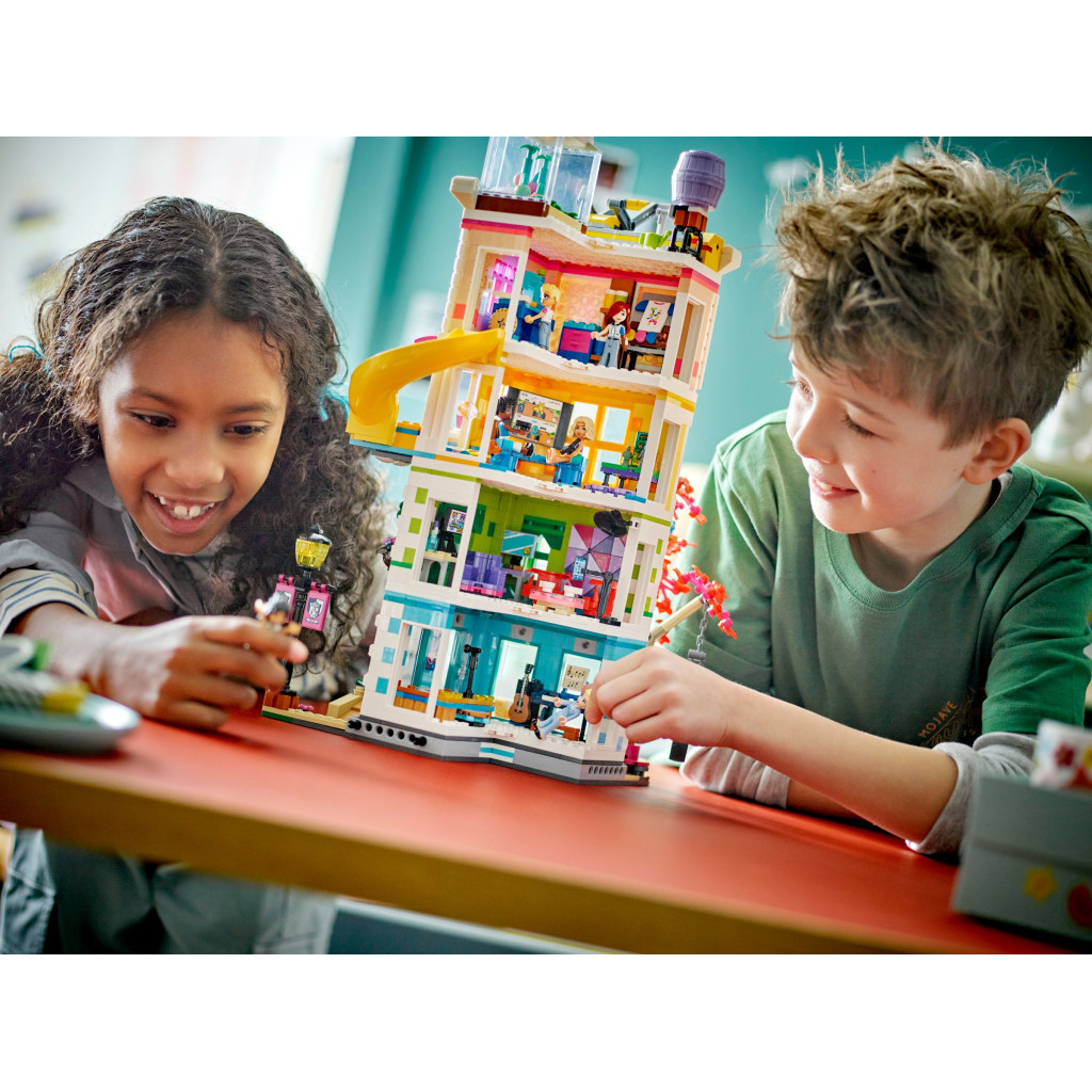 Конструктор LEGO Friends Хартлейк-Сіті. Громадський центр 1513 деталей (41748) - зображення 11