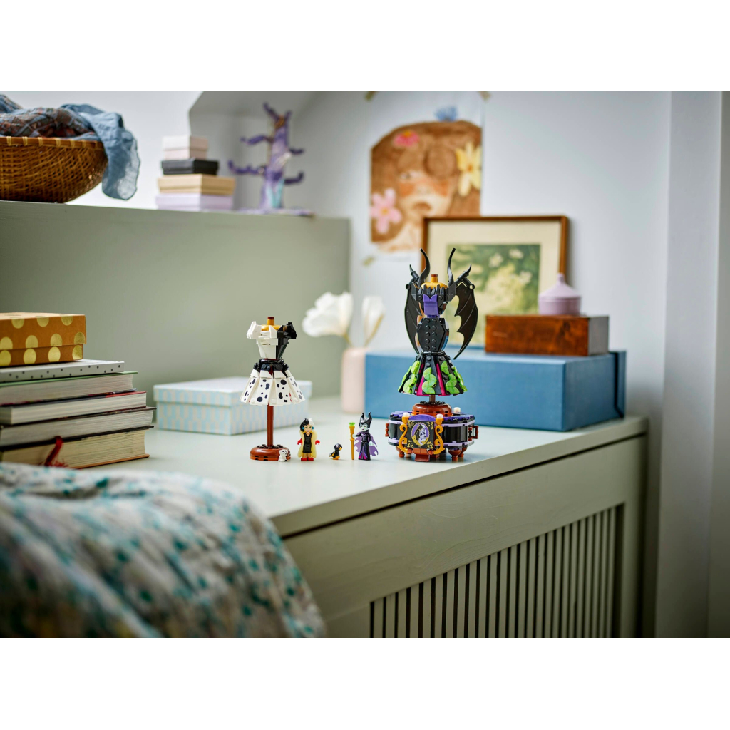 Конструктор LEGO Disney Classic Сукні Малефісенти та Лютелли де Віль (43262) - зображення 9