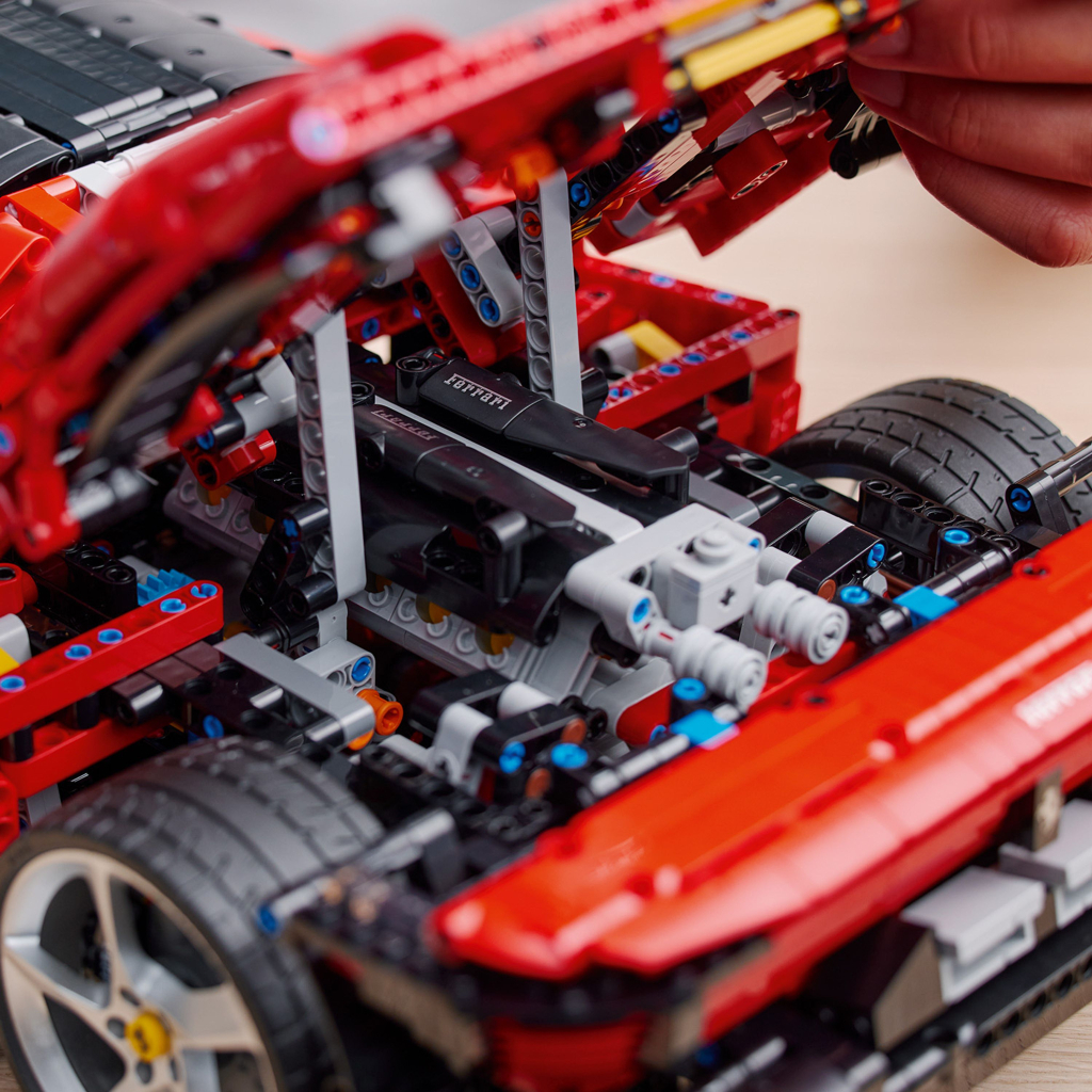 Конструктор LEGO Technic Ferrari Daytona SP3 (42143) - зображення 4