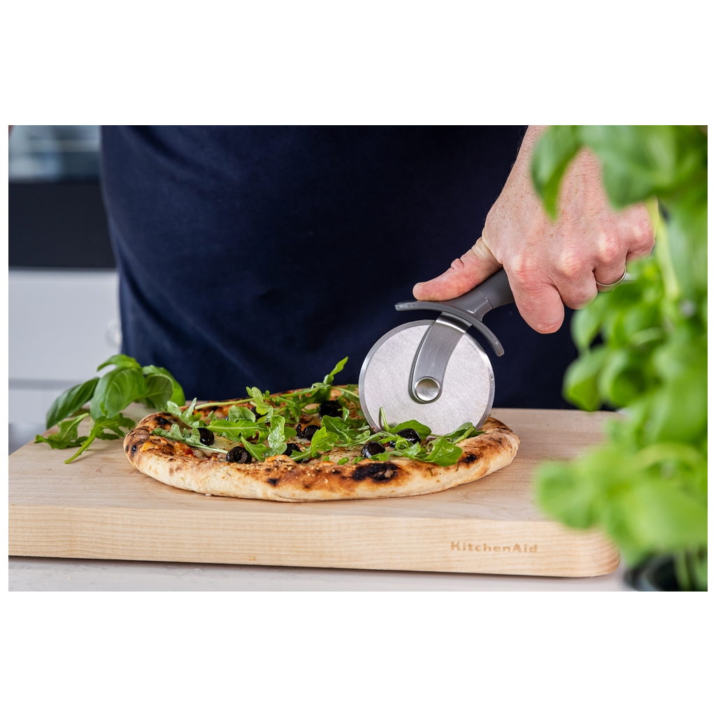 Ніж для піци KitchenAid Coreline, 22,7 см, сірий (KAS113OHCGG) - зображення 9