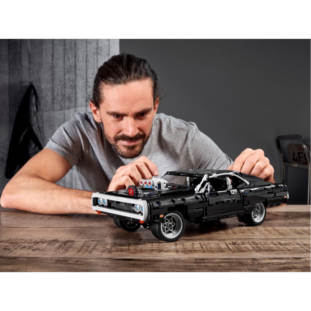Конструктор LEGO Technic Dodge Charger Домініка Торетто 1077 деталей (42111) - зображення 7