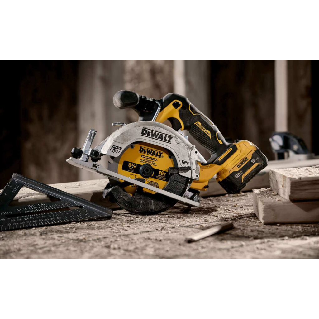 Дискова пила DeWALT 12В XR Li-lon, безщіткова, диск 140х20 мм, 2.2 кг (без АКБ та ЗП) (DCS512N) - зображення 5