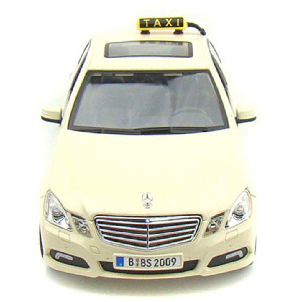Машина Maisto Mercedes Benz E-Class German Taxi version (1:18) (36191 lt. yellow) - зображення 2