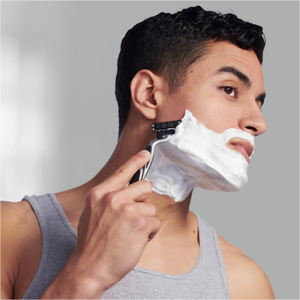 Набір косметики Gillette Станок для гоління Mach3 + 2 змінних леза + Гель для душу Old Spice 3-в-1 Whitewater 250 мл (8700216221047) - зображення 3