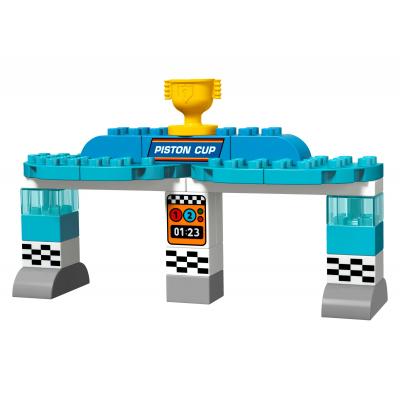 Конструктор LEGO Duplo Гонка за Кубок Поршня (10857) - зображення 9