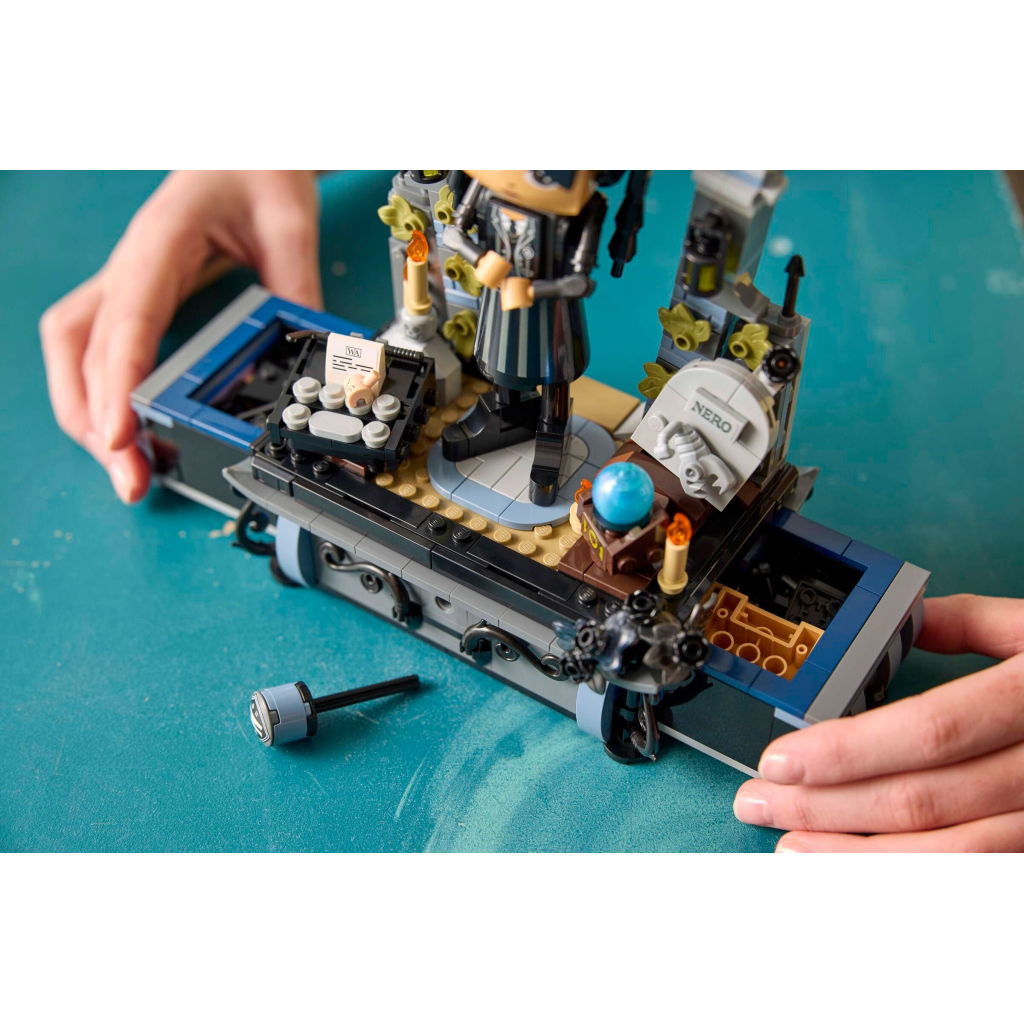 Конструктор LEGO Wednesday Фігурка Венздей Аддамс (76780) - зображення 11