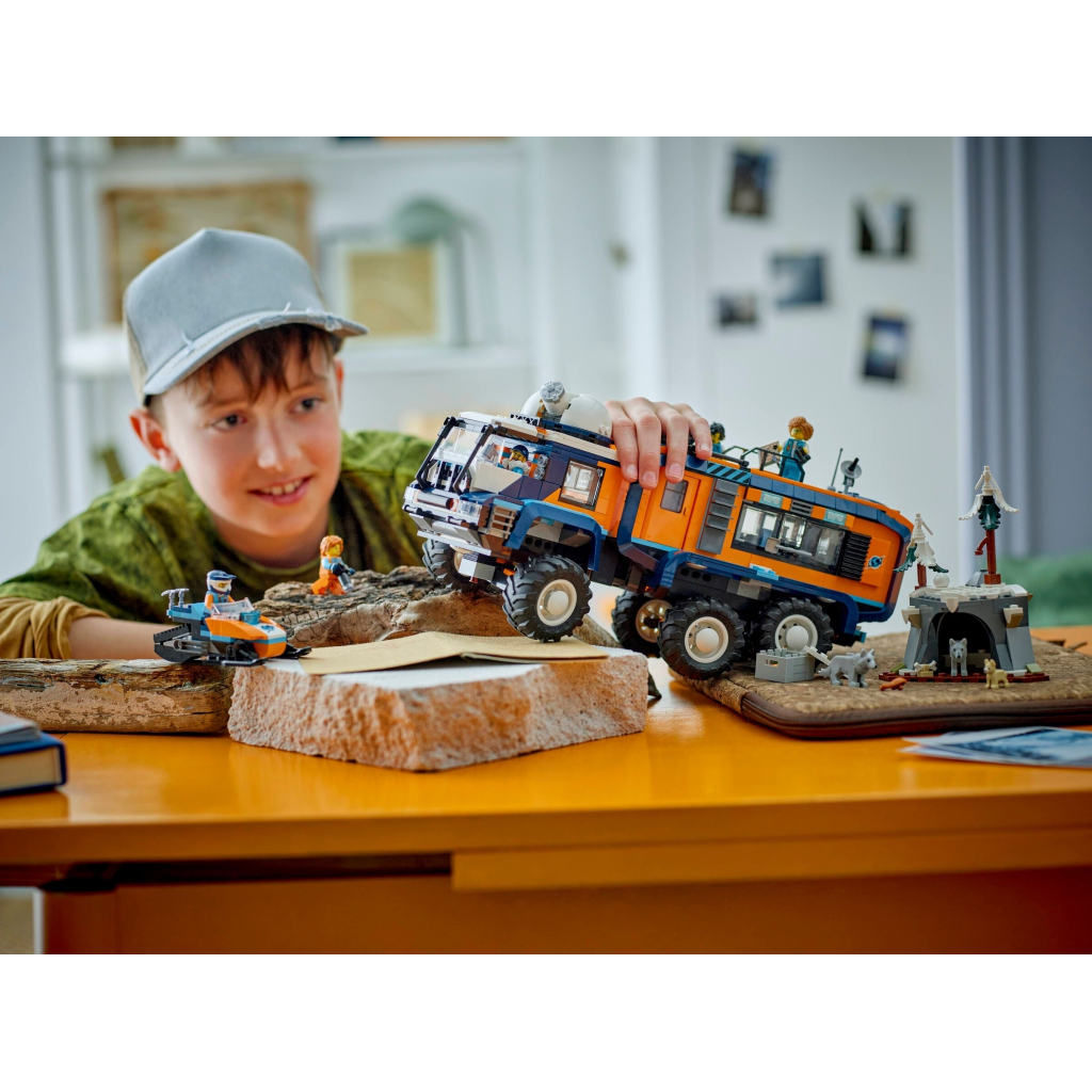 Конструктор LEGO City Арктична дослідна вантажівка з науковою лабораторією (60471) - зображення 11