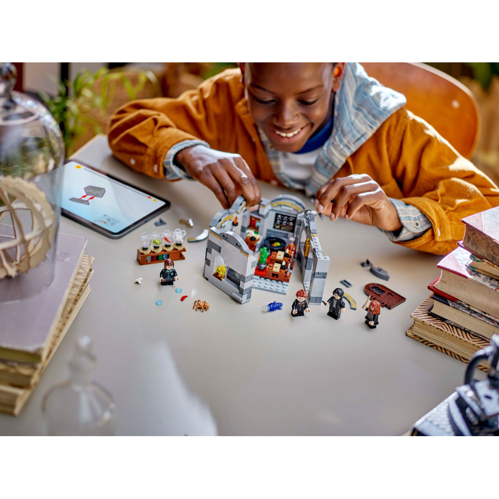 Конструктор LEGO Harry Potter Замок Гоґвортс: Урок зіллєваріння (76431) - зображення 10