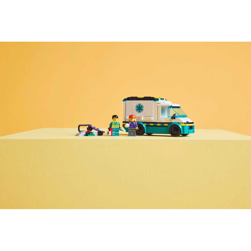 Конструктор LEGO City Швидка допомога (60451) - зображення 11