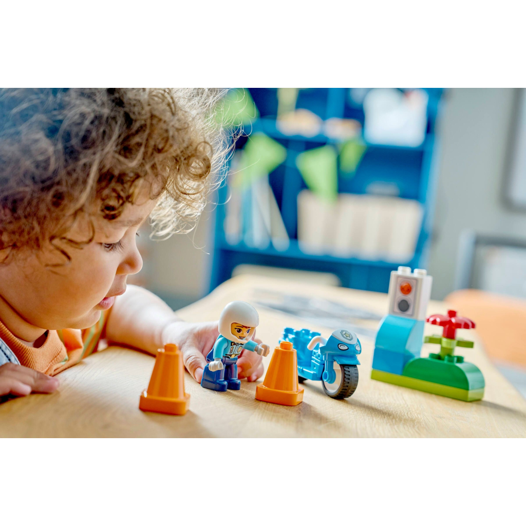 Конструктор LEGO DUPLO Town Синій поліцейський мотоцикл (10471) - зображення 9