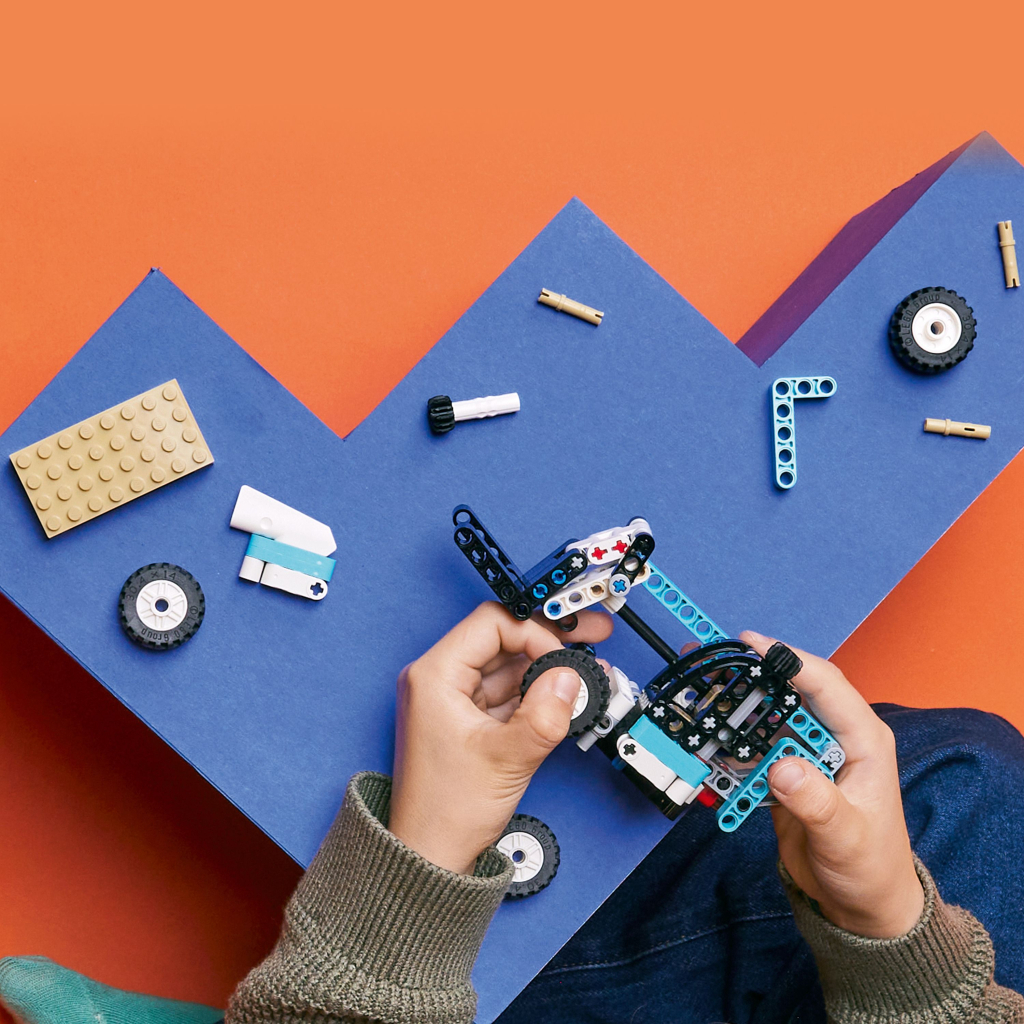 Конструктор LEGO Technic Телескопічний навантажувач 143 деталей (42133) - зображення 4