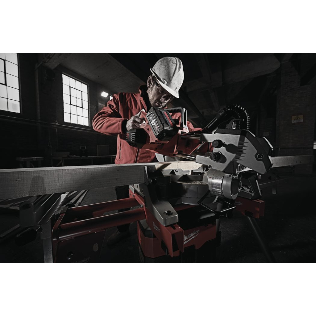 Торцювальна пила Milwaukee M18 216 мм (без АКБ та ЗП) (4933471057) - изображение 4