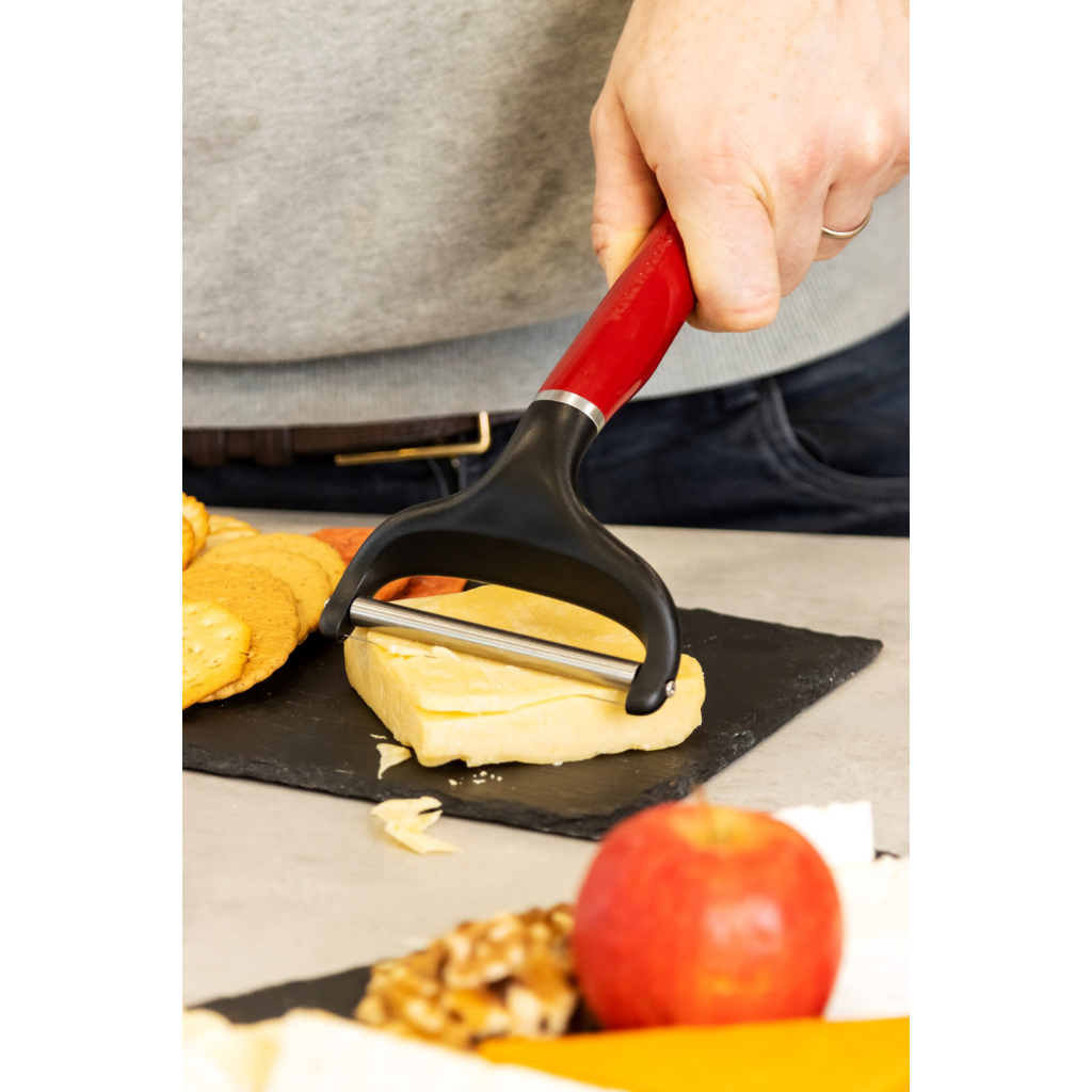 Кухонний ніж KitchenAid Coreline для сиру, 20,3 см, червоний (KAG133OHERE) - зображення 5