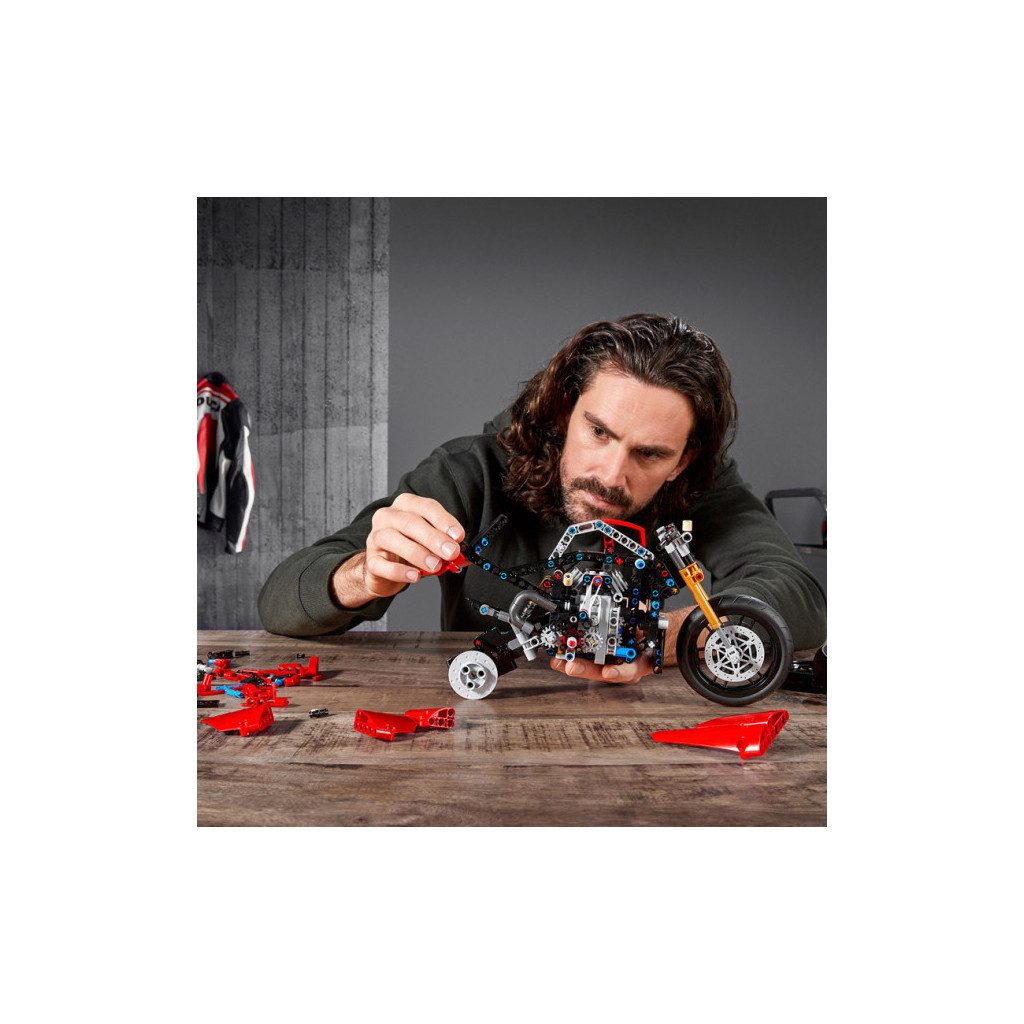 Конструктор LEGO Technic Ducati Panigale V4 R 0 646 деталей (42107) - зображення 11