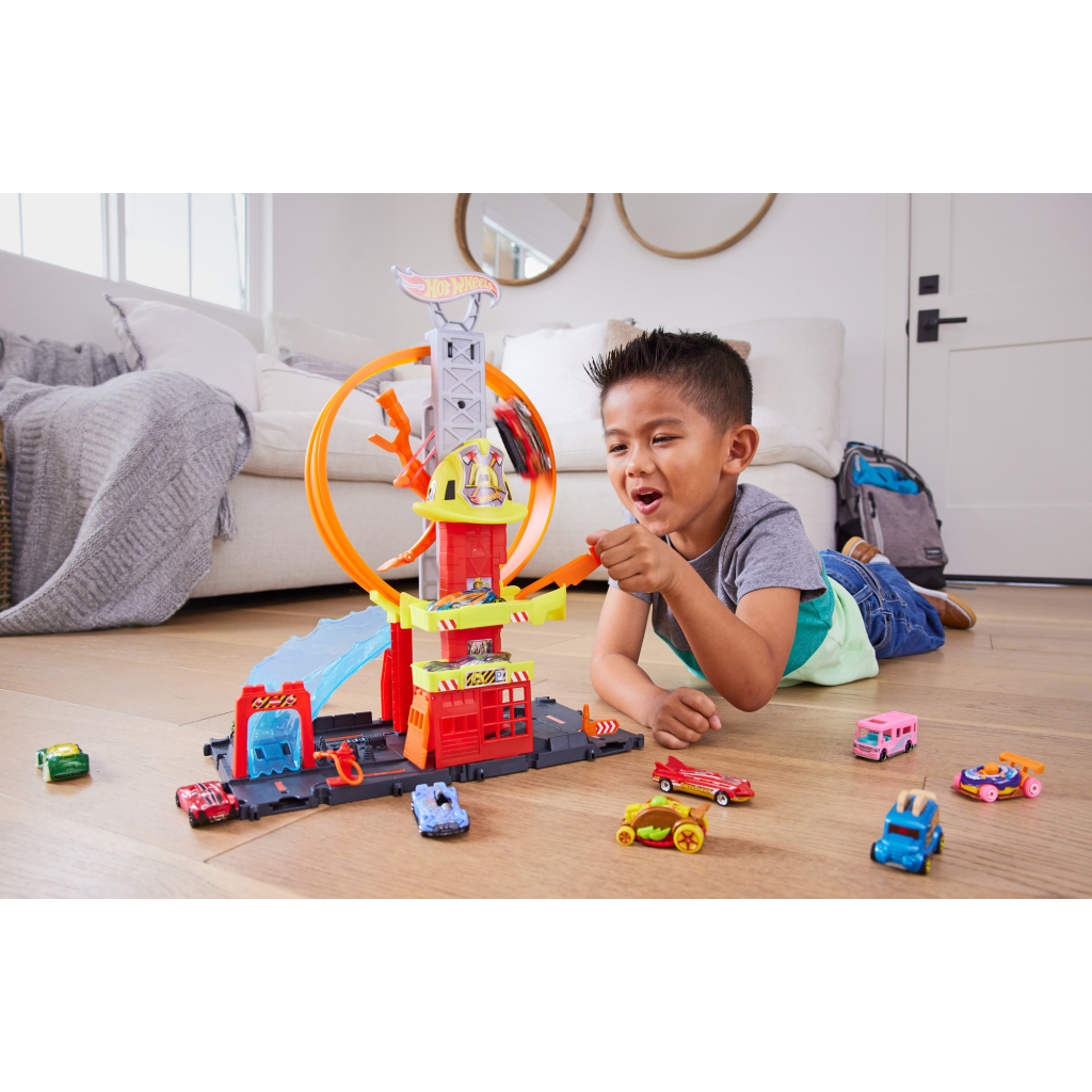 Автотрек Hot Wheels Супер петля з пожежною станцією (HKX41) - зображення 4
