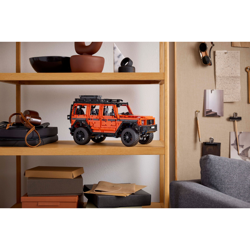 Конструктор LEGO Technic Mercedes-Benz G 500 PROFESSIONAL Line (42177) - зображення 12