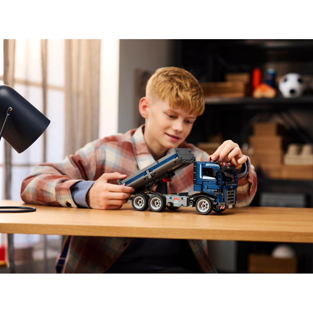 Конструктор LEGO Technic Самоскид (42203) - зображення 4