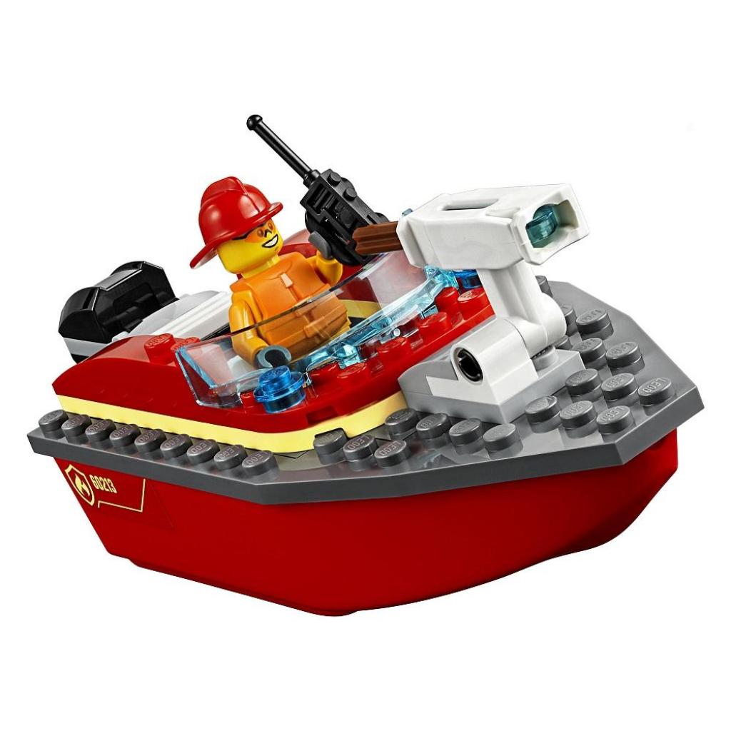 Конструктор LEGO City Пожежа на причалі 97 деталей (60213) - зображення 5