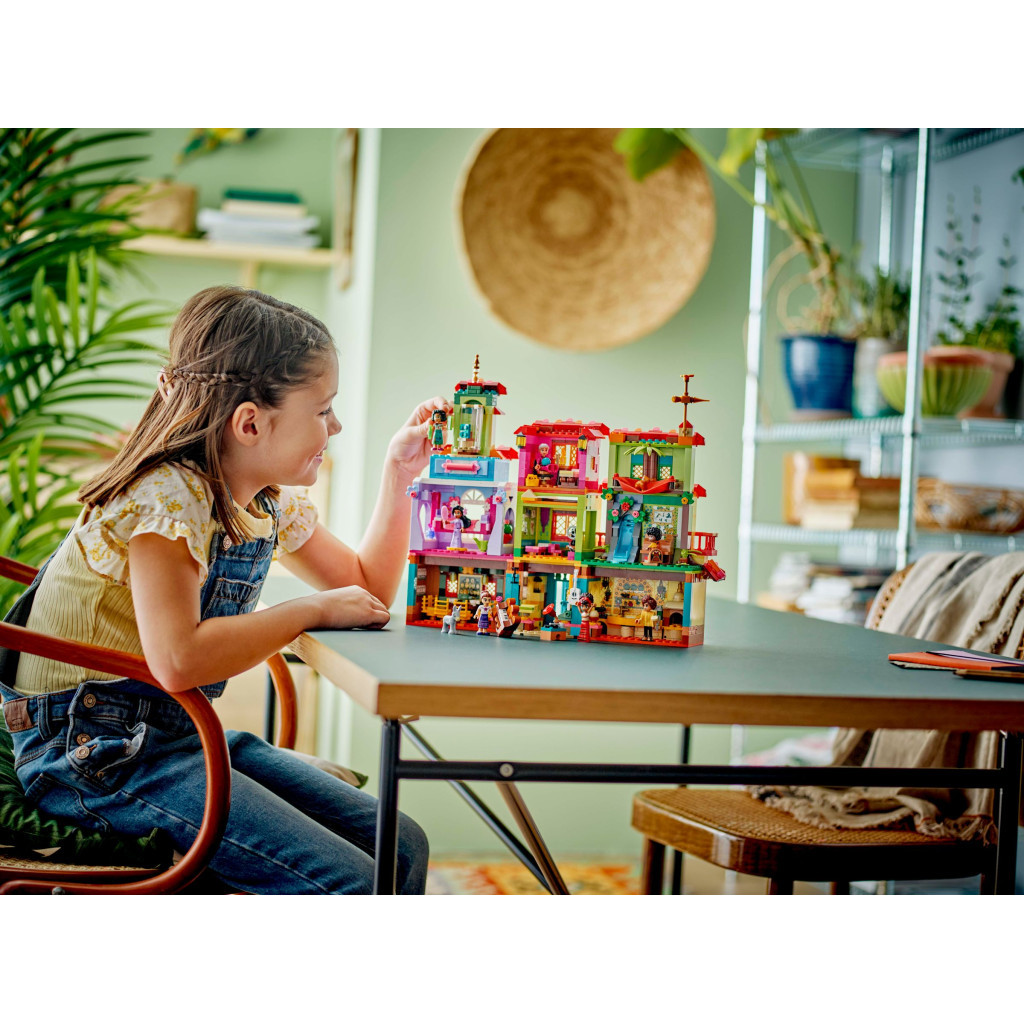 Конструктор LEGO Disney Чарівний будинок Мадригал (43245-) - зображення 10