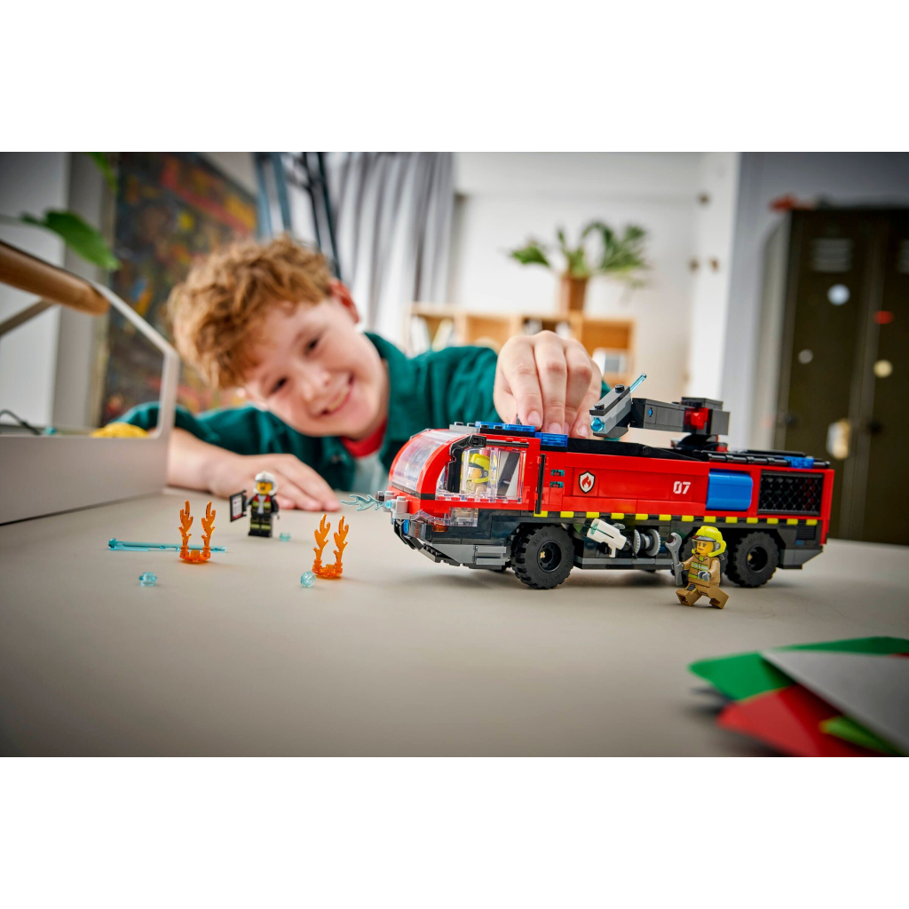 Конструктор LEGO City Пожежна вантажівка в аеропорту (60499) - зображення 11