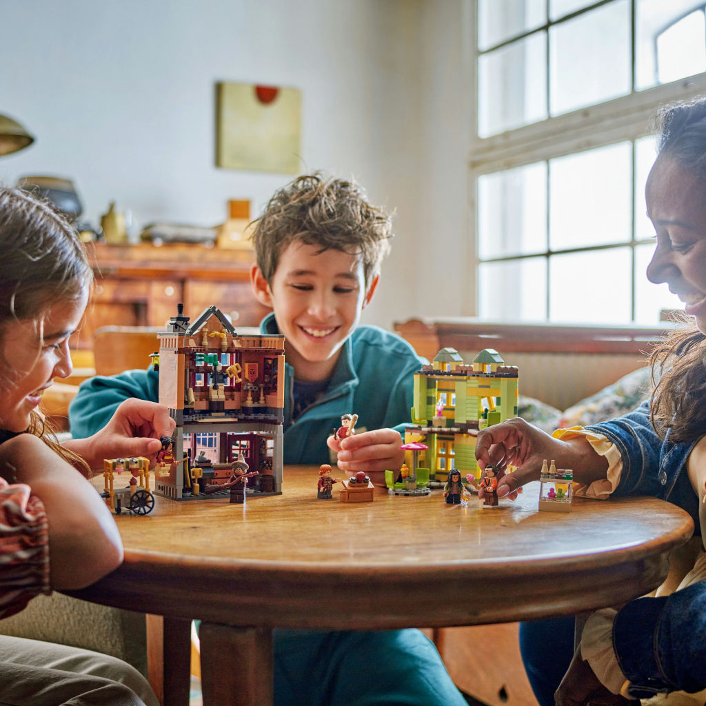 Конструктор LEGO Harry Potter Якісні товари для квідичу та кафе з морозивом (76452) - зображення 8