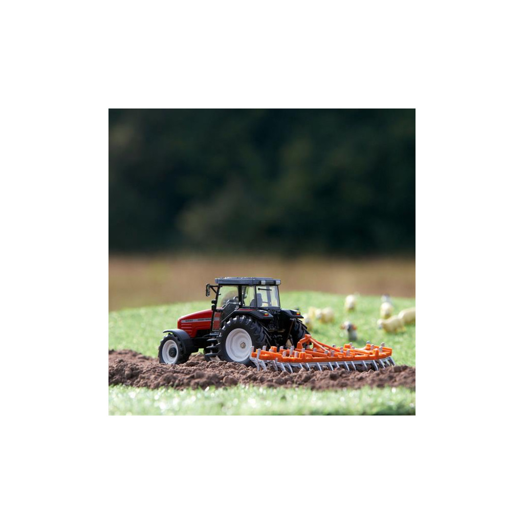 Спецтехніка Britains Трактор Massey Ferguson 6290 з культиватором 1:32 (43335) - зображення 4