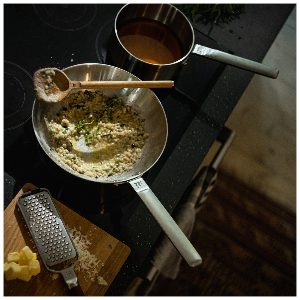 Сковорода Fiskars Вок Norden 28 см без покриття (1067630) - зображення 11