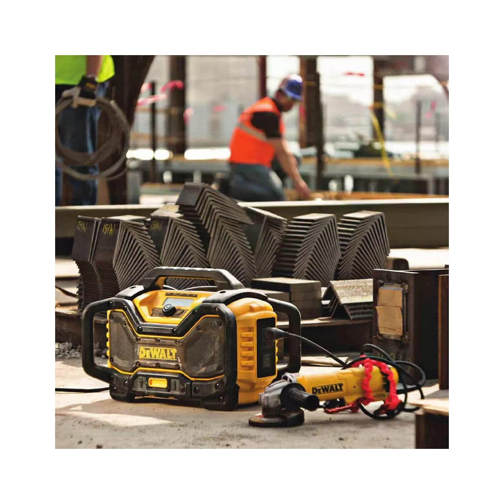 Зарядний пристрій для акумуляторів інструменту DeWALT з радіоприймачем 18V, 54V XR, час зарядки 140 хв, вага 7.2 кг (DCR027) - зображення 7