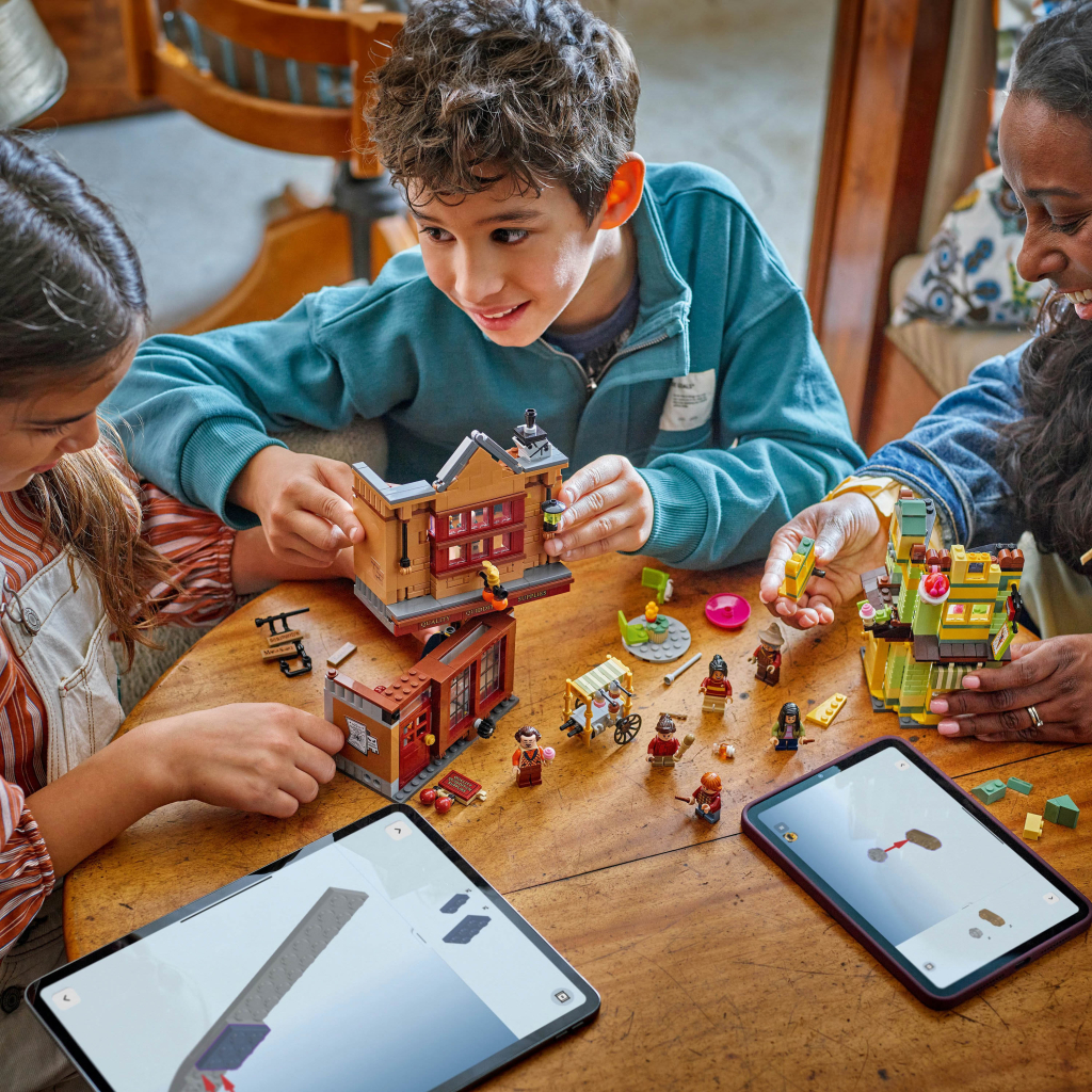 Конструктор LEGO Harry Potter Якісні товари для квідичу та кафе з морозивом (76452) - зображення 7