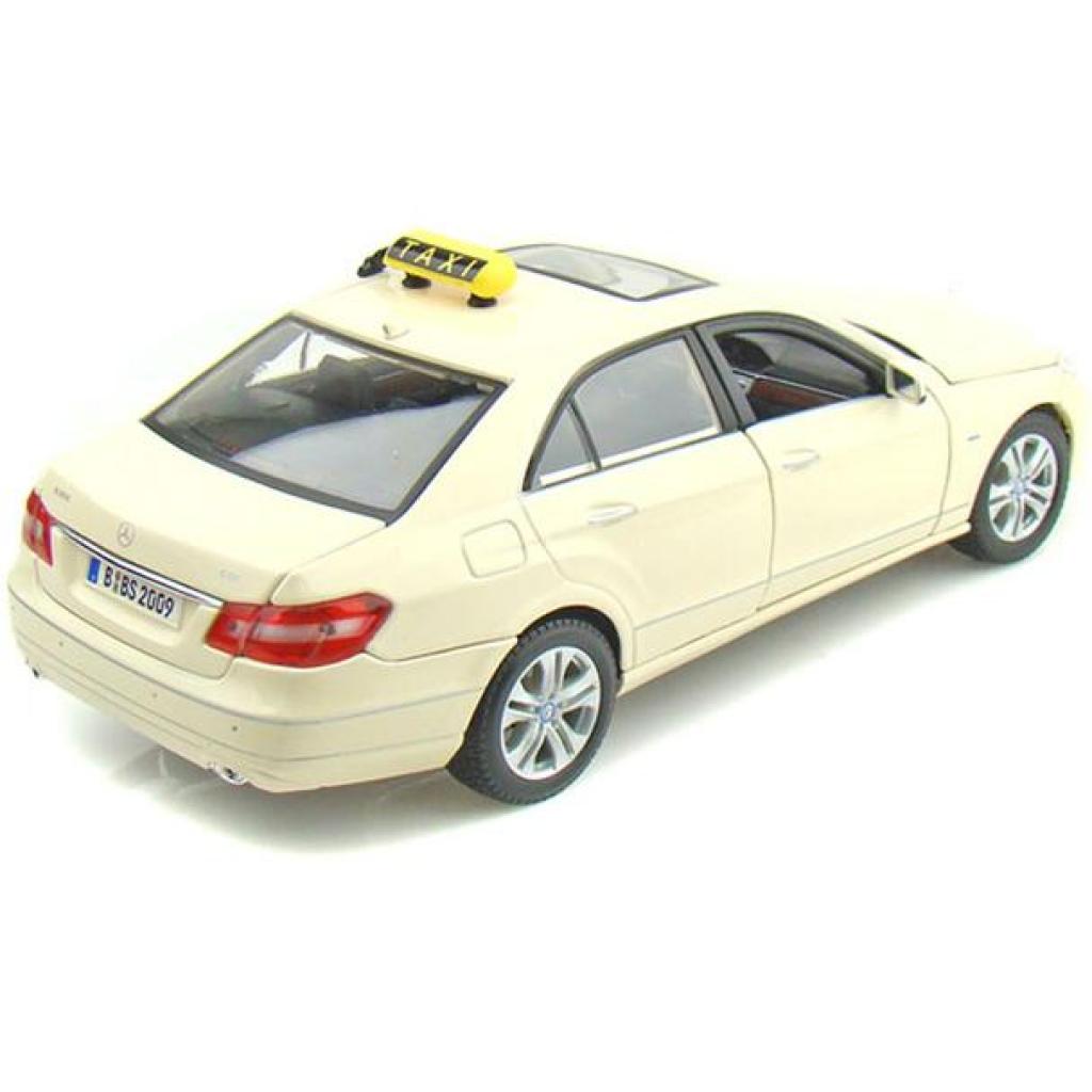 Машина Maisto Mercedes Benz E-Class German Taxi version (1:18) (36191 lt. yellow) - зображення 3