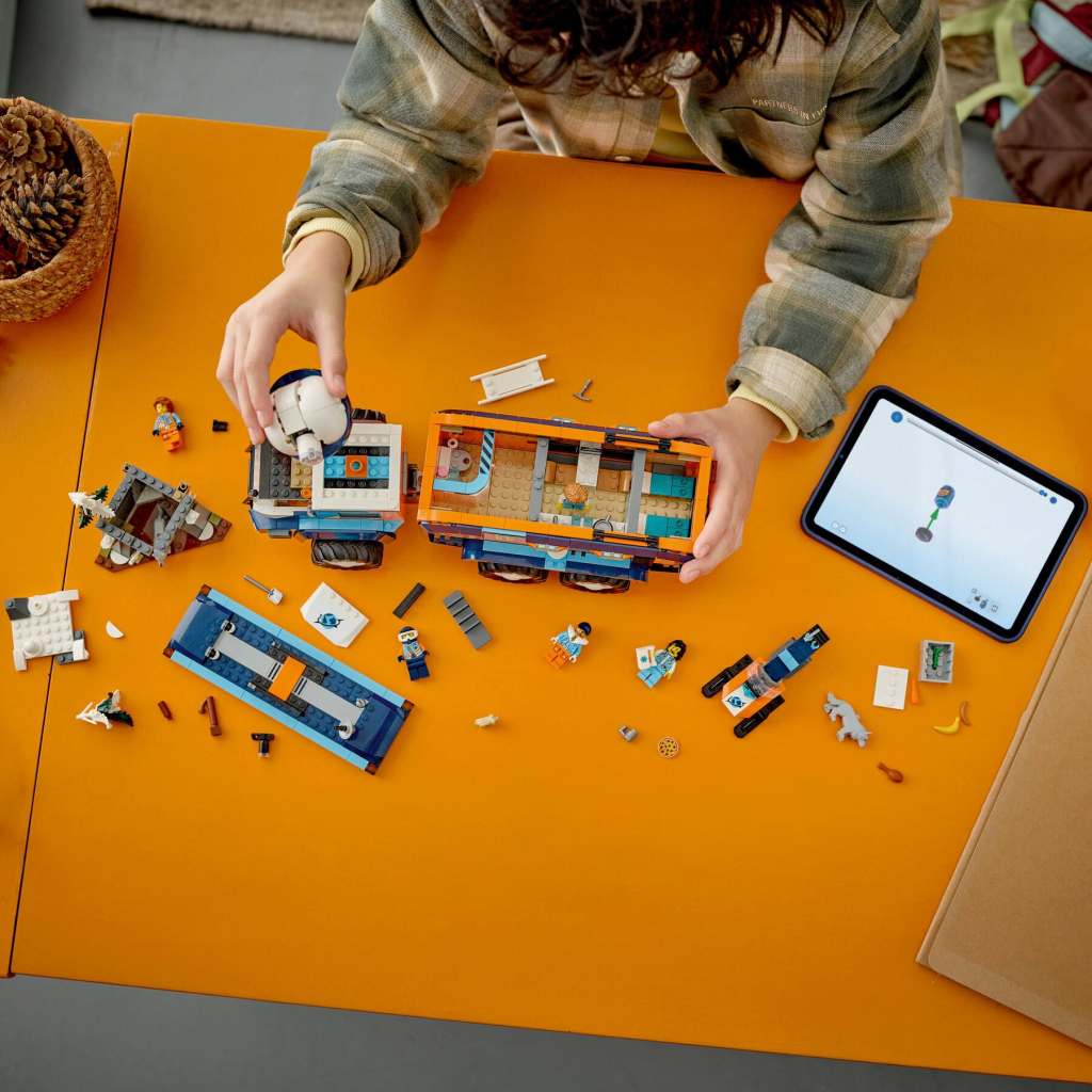 Конструктор LEGO City Арктична дослідна вантажівка з науковою лабораторією (60471) - зображення 8