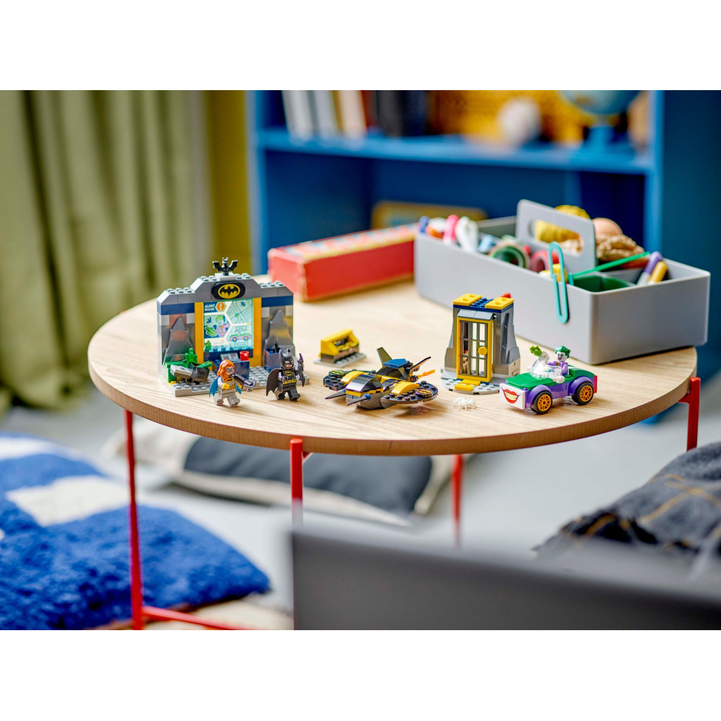 Конструктор LEGO Super Heroes Печера Бетмена з Бетменом, Бетґьорл і Джокером (76272) - зображення 10