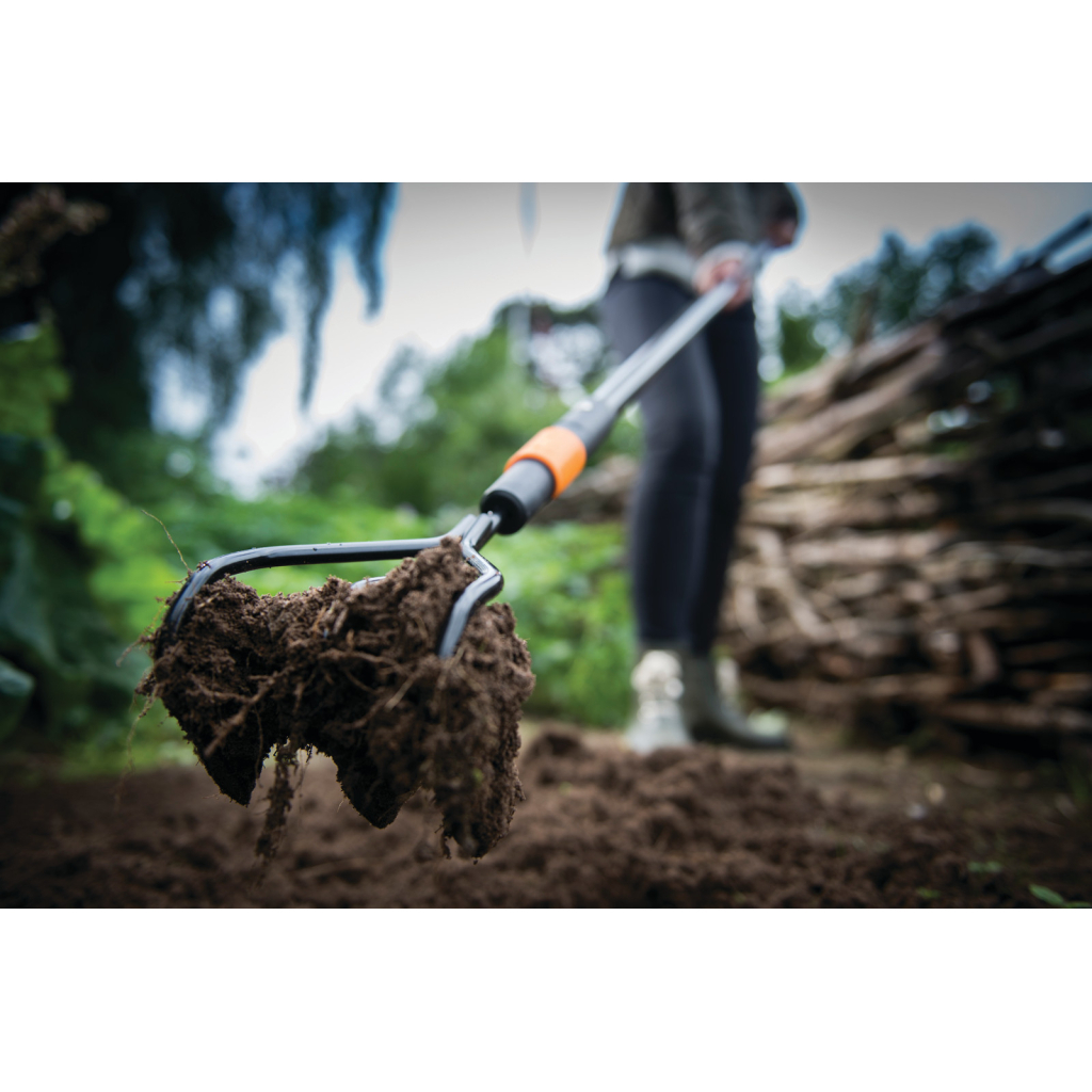 Сапа Fiskars Gardening розпушувач QuikFit 30.5см, 0.41кг (1000680) - зображення 4