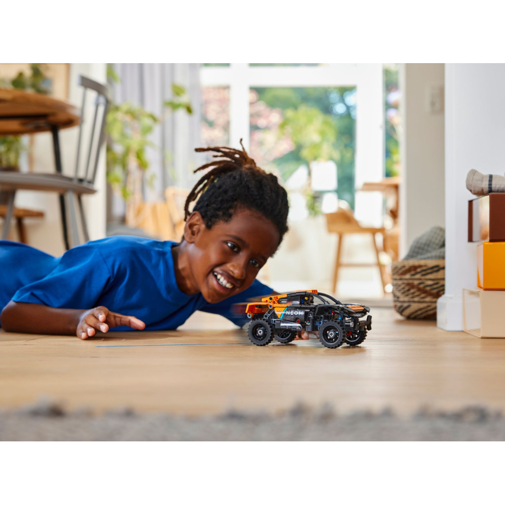 Конструктор LEGO Technic Автомобіль для перегонів NEOM McLaren Extreme E 252 деталей (42166) - зображення 7