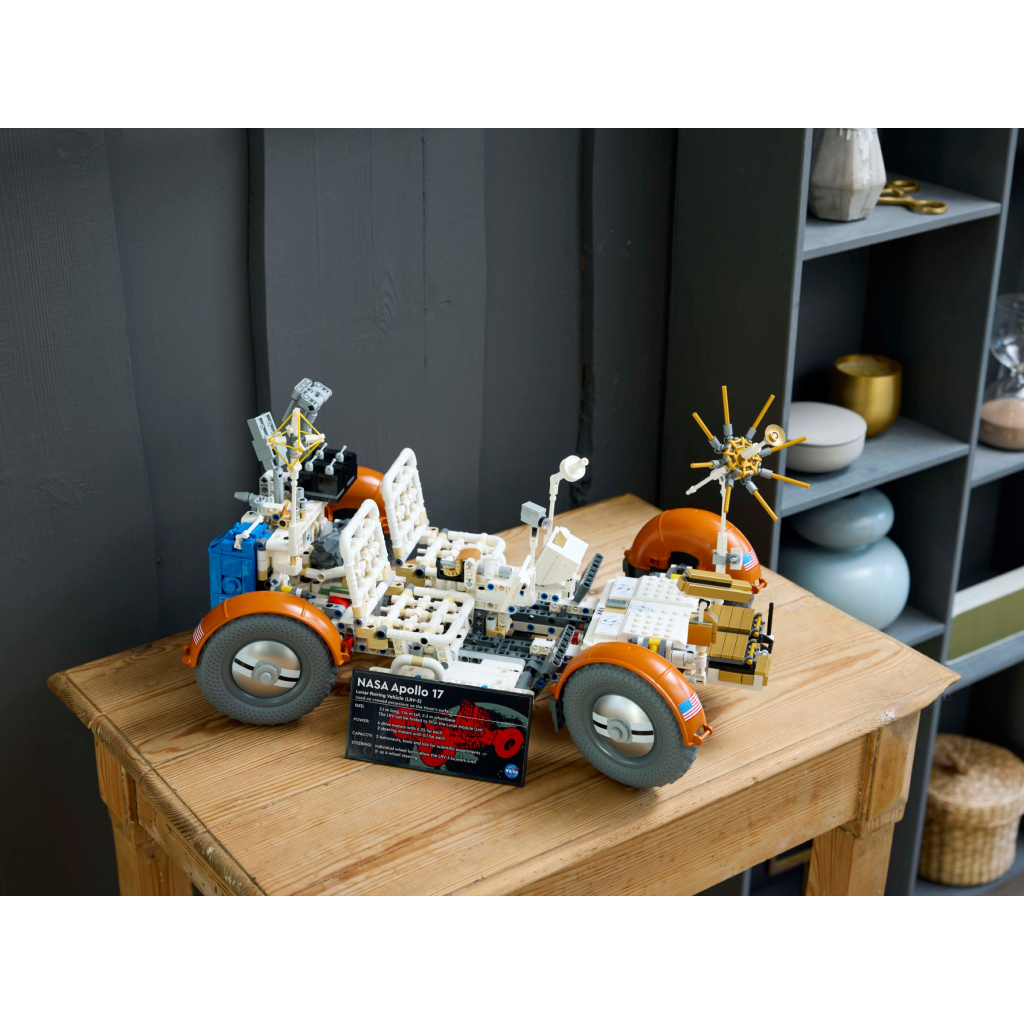 Конструктор LEGO Technic Місячний автомобіль NASA Apollo (42182) - зображення 12