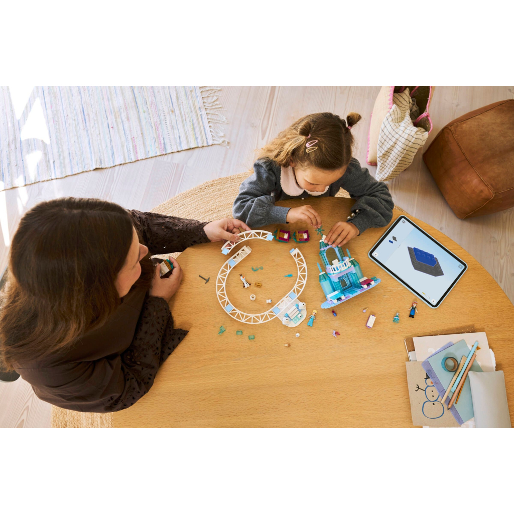 Конструктор LEGO Disney Princess Крижаний палац Ельзи та веселе катання на санчатах (43281) - зображення 8