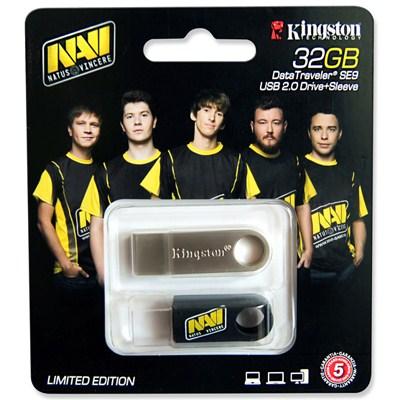 USB флеш накопичувач Kingston 32Gb DataTraveler SE9 Na'Vi edition (DTSE9H/32GB-NV / KC-U4632-4B) - зображення 1