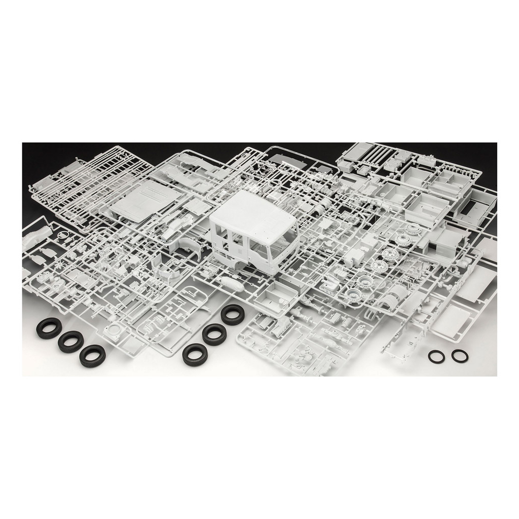 Збірна модель Revell Пожежна машина VARUS 4x4 рівень 4 масштаб 1:24 (RVL-07452) - зображення 9