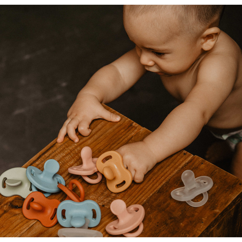 Пустушка Suavinex Colour Essence силіконова фізіологічна, 0-6 міс. коричнева (308094) - зображення 3