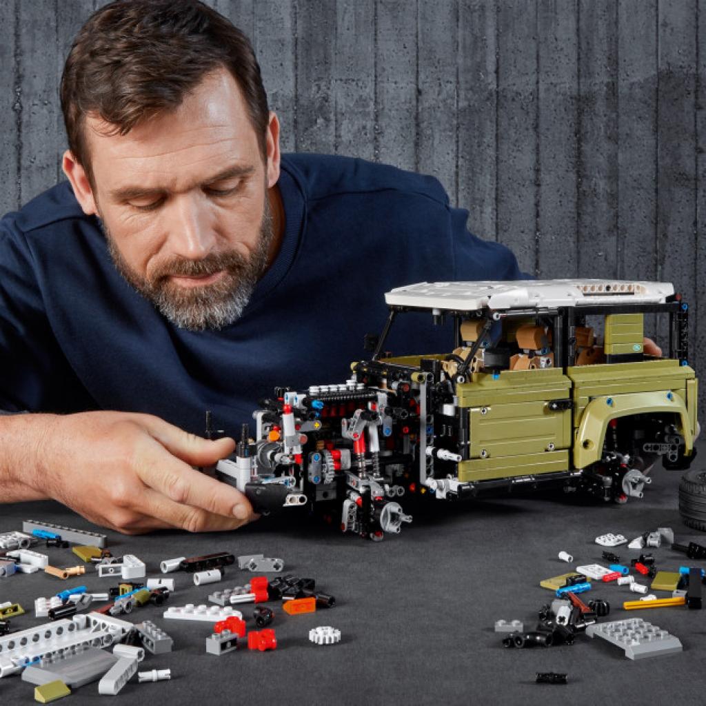 Конструктор LEGO Technic Land Rover Defende 2573 деталі (42110) - зображення 9