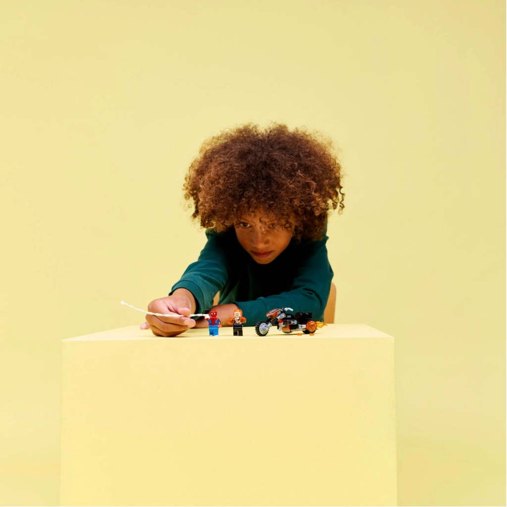 Конструктор LEGO Super Heroes Людина-павук vs. Примарний вершник на мотоциклі (76335) - зображення 11