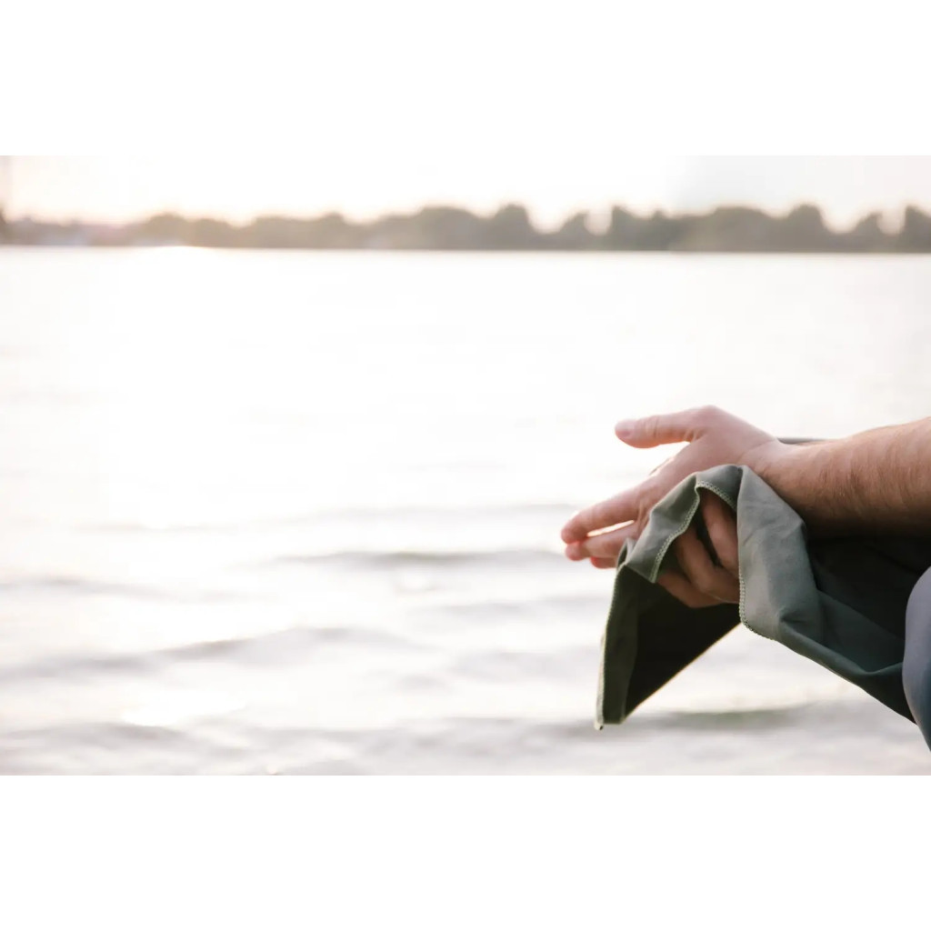 Рушник Tramp з мікрофібри в чохлі Pocket Towel 50х100 M Navy (UTRA-161-M-navy) - зображення 11