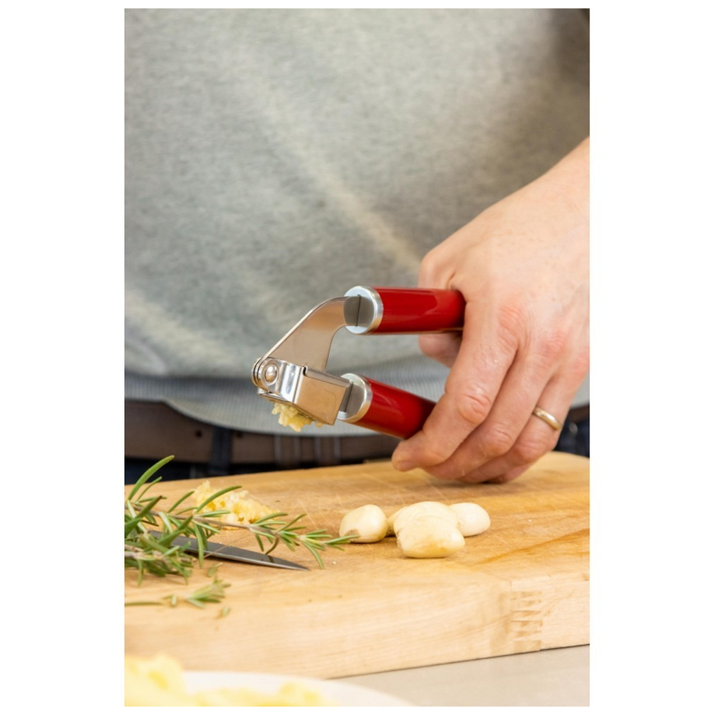 Прес для часнику KitchenAid Coreline 19 см червоний (KAG132OHERE) - зображення 6