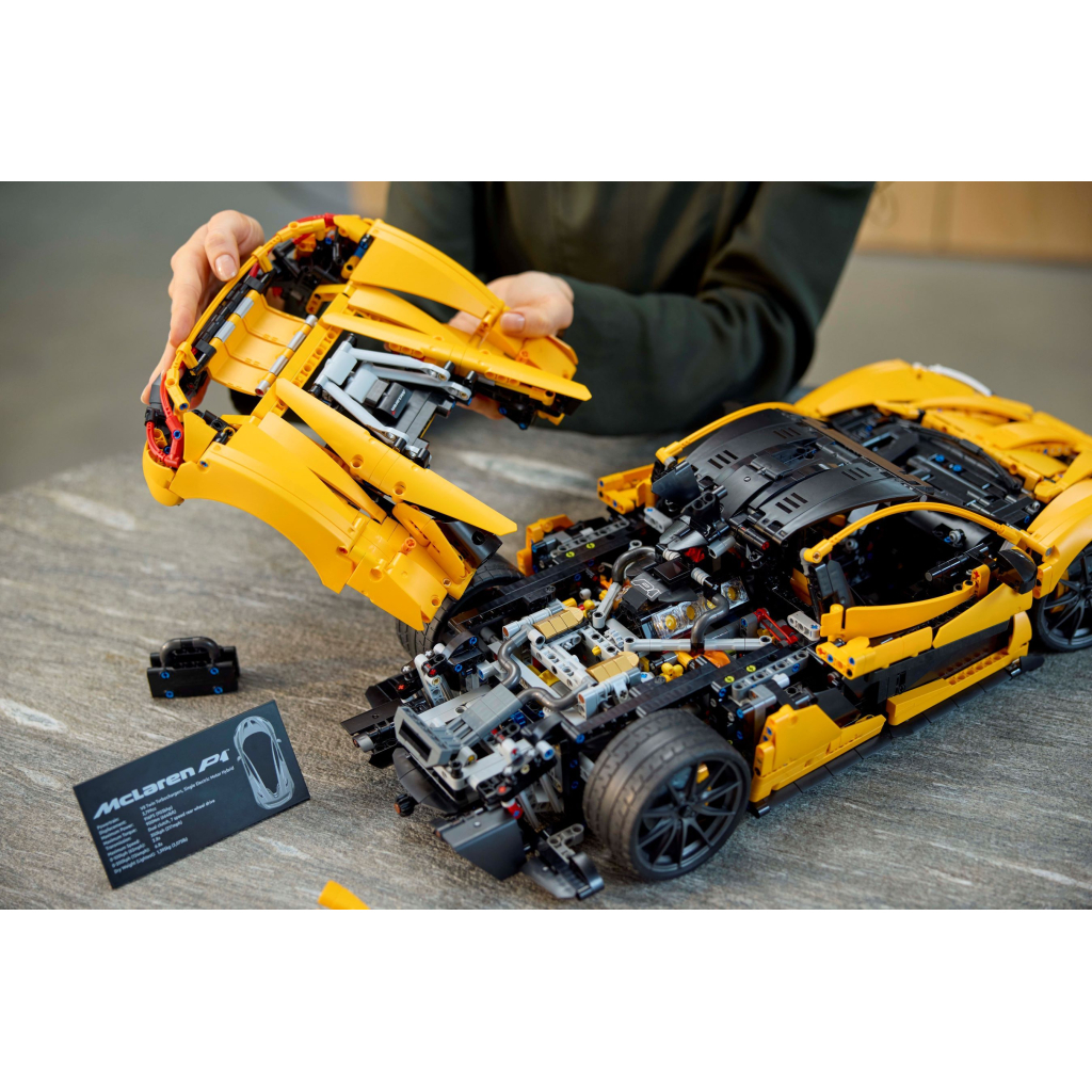 Конструктор LEGO Technic McLaren P1 3893 деталі (42172) - зображення 10