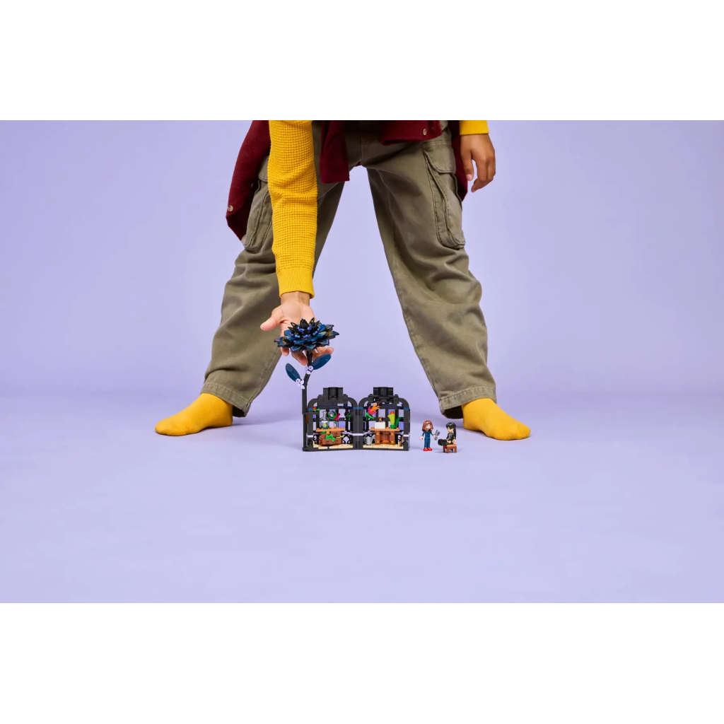 Конструктор LEGO Wednesday Квітка чорної жоржини (76784) - зображення 9