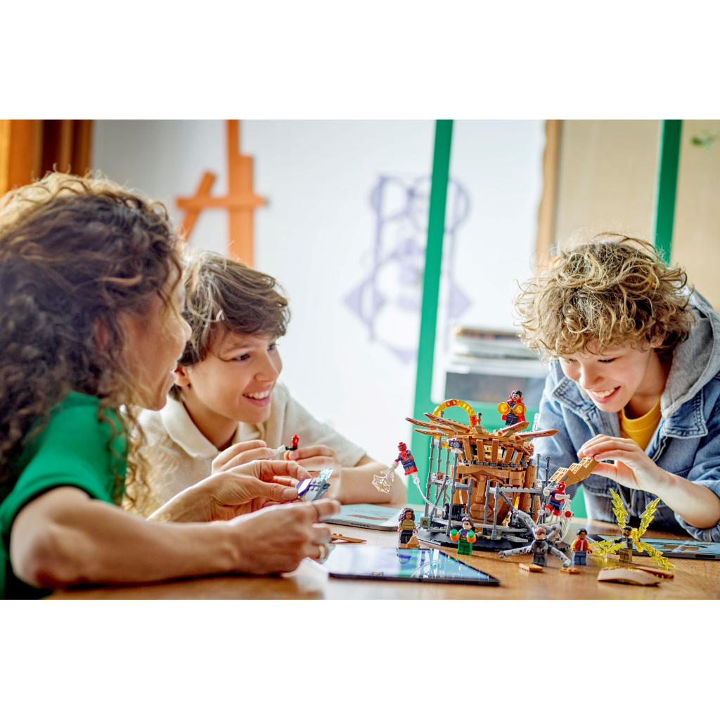 Конструктор LEGO Marvel Вирішальний бій Людини-Павука 900 деталей (76261) - зображення 9